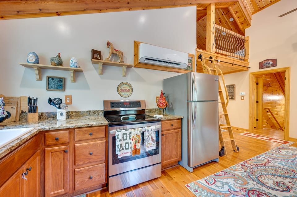 Barn-Style Georgia Vacation Rental - Pet Friendly! Apartment in Georgia