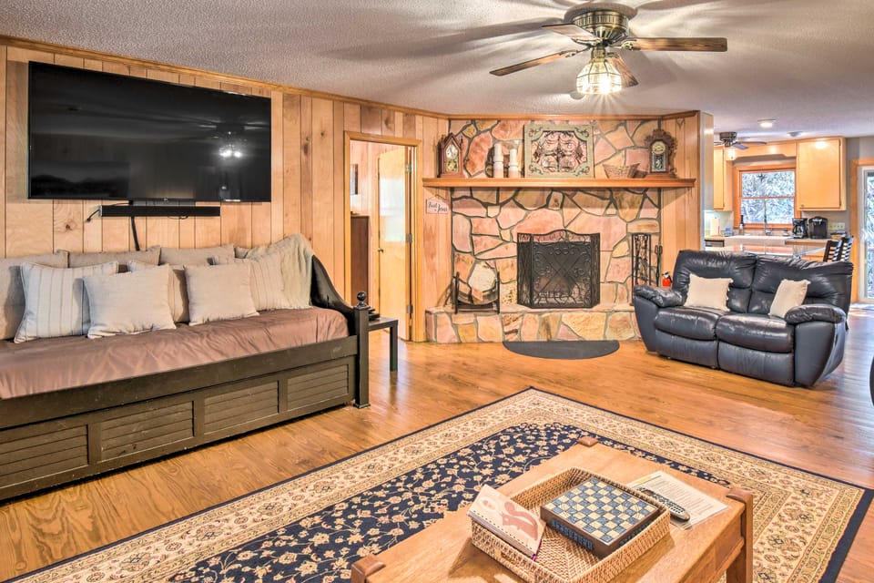 Secluded 'Lavinder Laurel Leaf Cottage' Near Creek Cottage in Georgia
