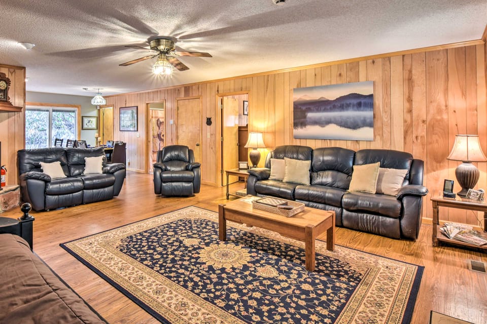 Secluded 'Lavinder Laurel Leaf Cottage' Near Creek Cottage in Georgia