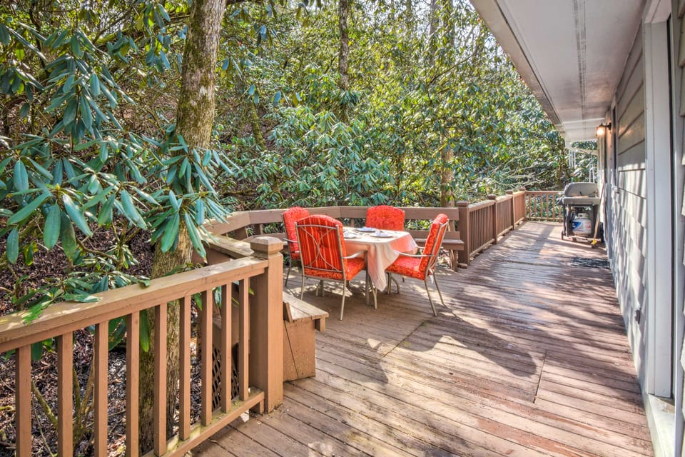 Secluded 'Lavinder Laurel Leaf Cottage' Near Creek Cottage in Georgia