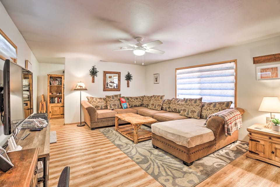 Hot Tub & Deck: Big Bear Gem Near Resorts! House in Big Bear
