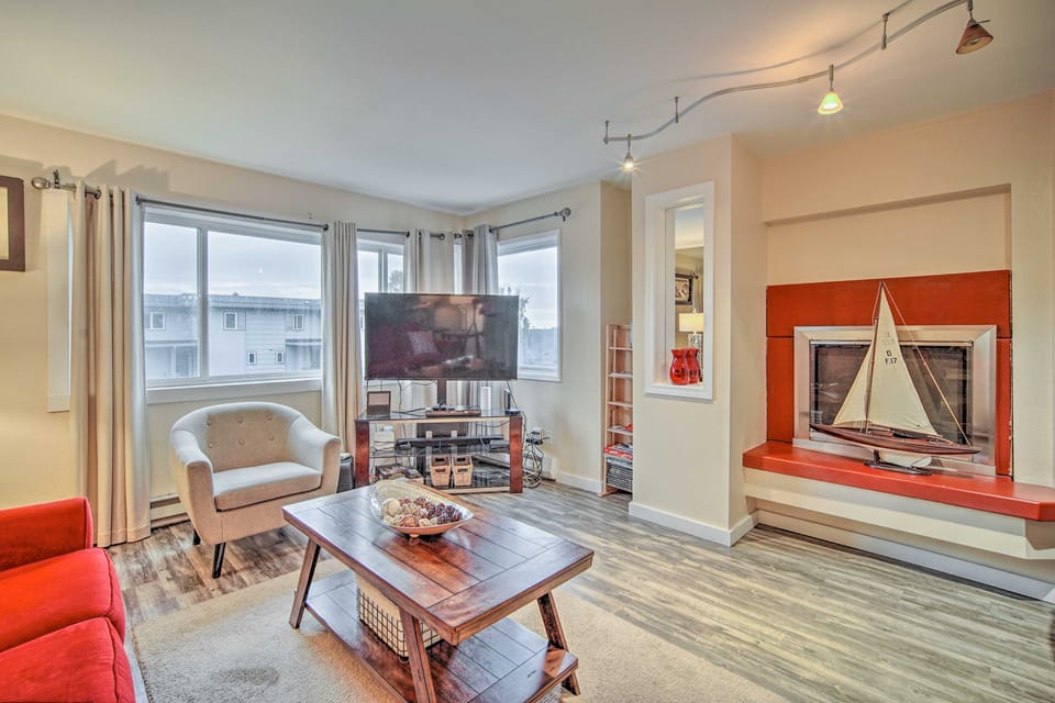 Walk to Downtown & Coast Trail: Condo in Anchorage Apartment in Anchorage