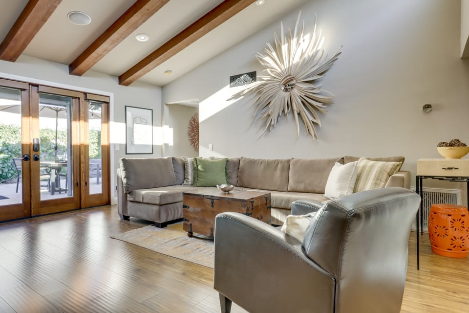 Dtwn Palm Springs Condo: BBQ, Pool, Fire Pit, etc! Apartment in Palm Springs