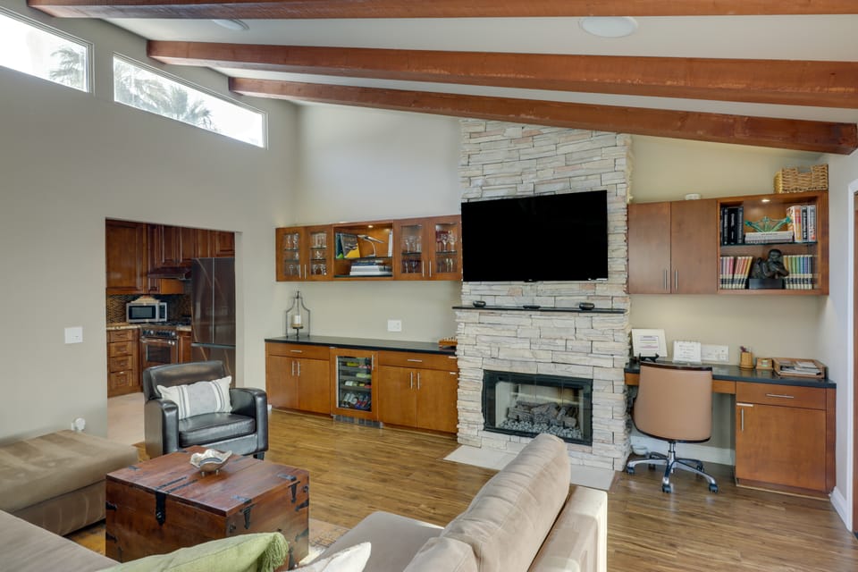 Dtwn Palm Springs Condo: BBQ, Pool, Fire Pit, etc! Apartment in Palm Springs