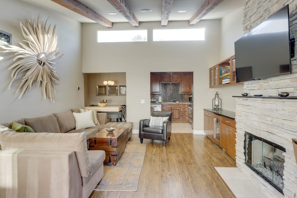 Dtwn Palm Springs Condo: BBQ, Pool, Fire Pit, etc! Apartment in Palm Springs