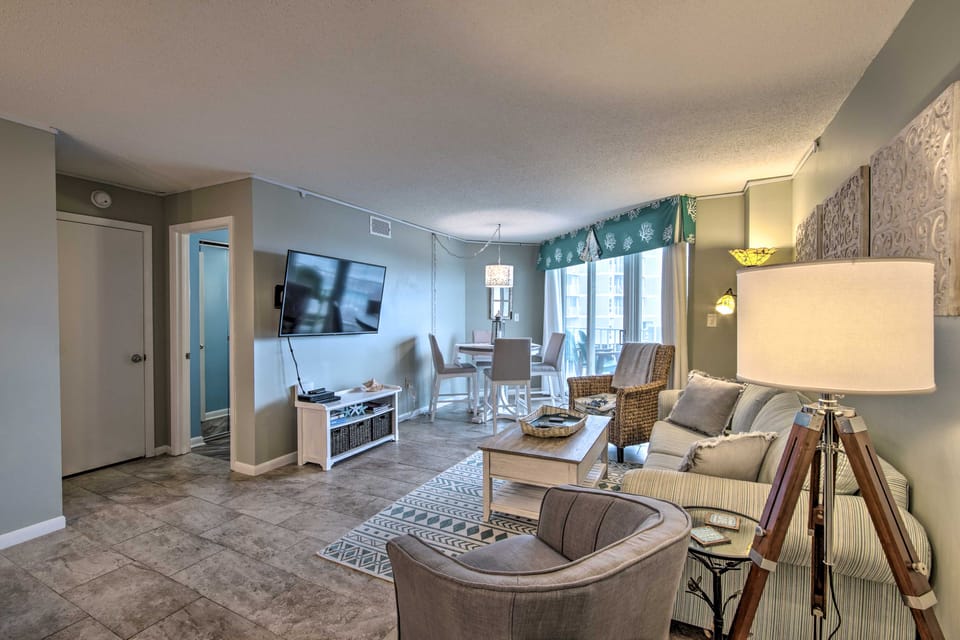 Colorful Beachfront Condo w/ Resort Amenities Apartment in North Topsail Beach