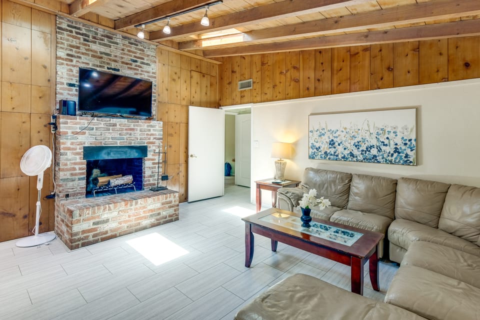 Walk to La Jolla Beach: Expansive 2-Home Escape! House in La Jolla Shores