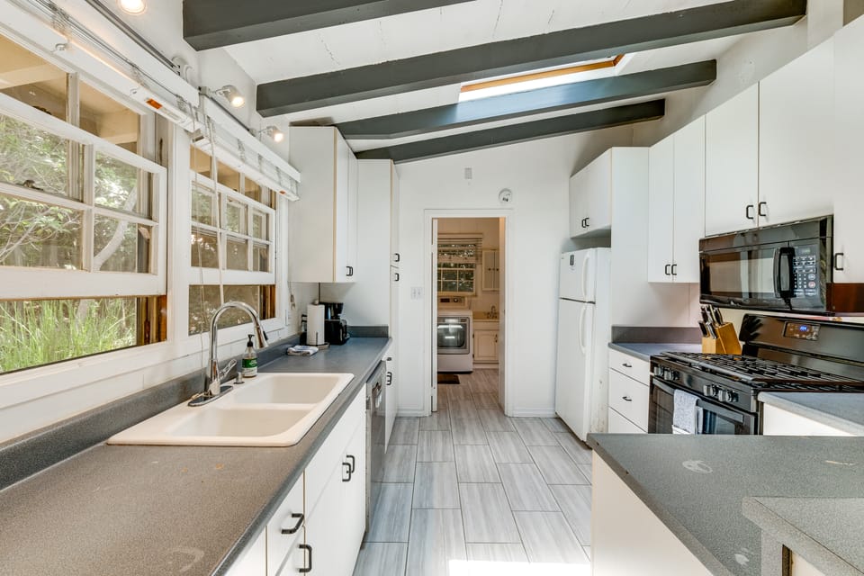 Walk to La Jolla Beach: Expansive 2-Home Escape! House in La Jolla Shores