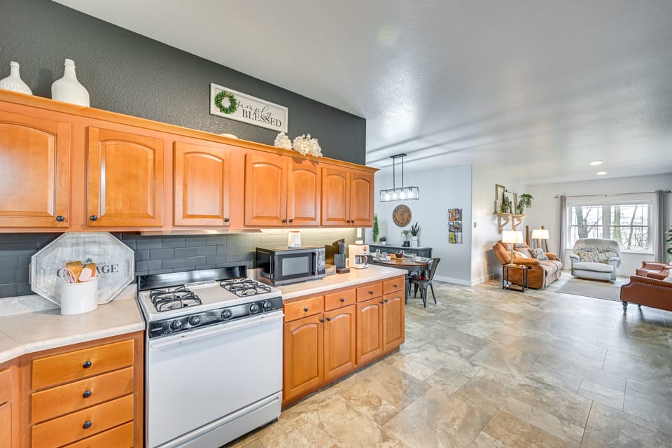 Shipshewana Guest House with Fire Pit! House in Indiana