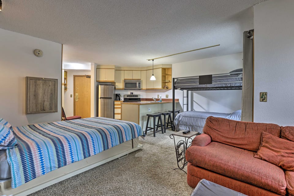 Iron Horse Studio w/ Resort Amenities; Walk to WP! Apartment in Winter Park