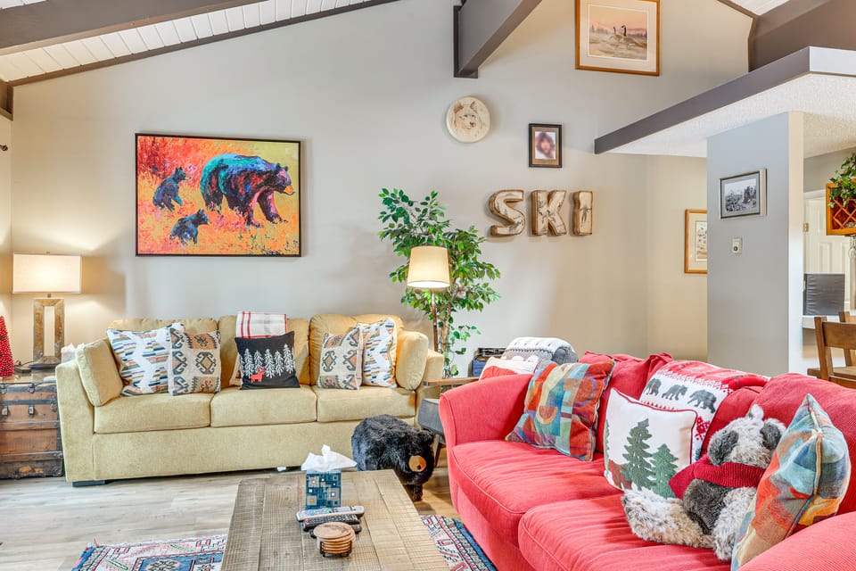 1 Mi to Diamond Peak Ski Resort: Forest-View Condo Apartment in Incline Village