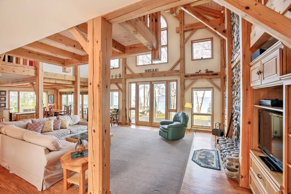 Gorgeous Charlevoix Home on Lake Michigan! House in Michigan
