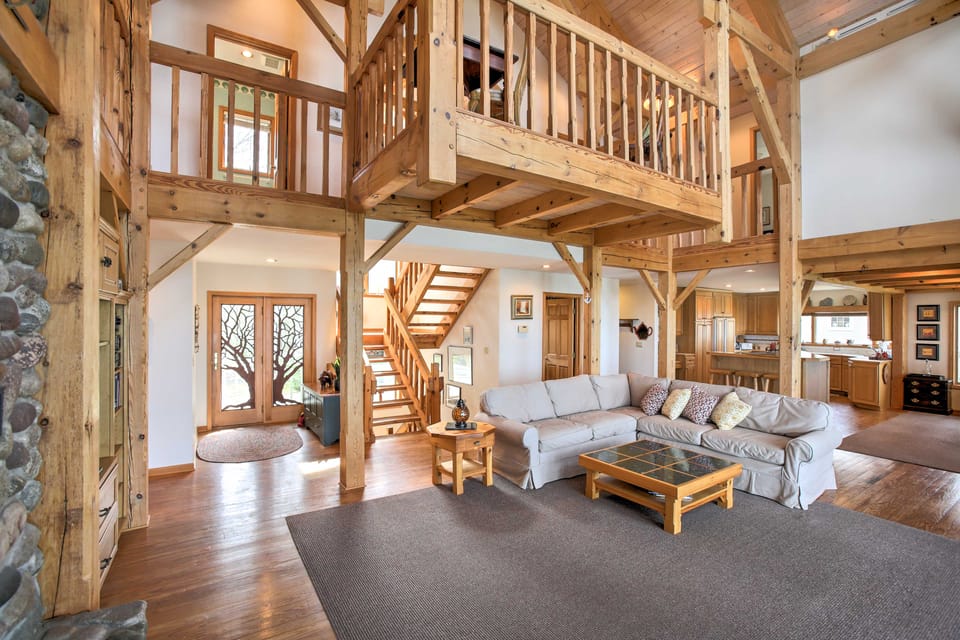 Gorgeous Charlevoix Home on Lake Michigan! House in Michigan