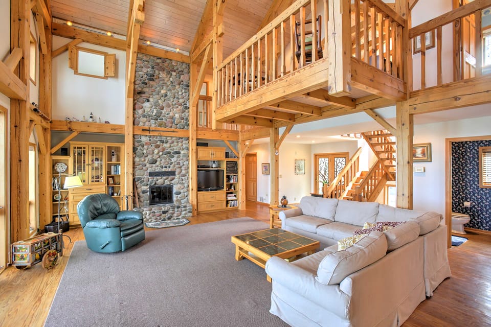 Gorgeous Charlevoix Home on Lake Michigan! House in Michigan