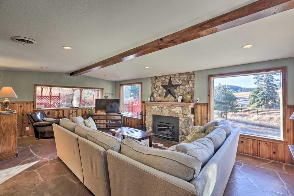 'Wildmanor Ranch' Near Red Rocks w/ Hot Tub! House in Colorado