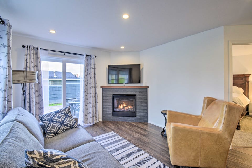 Updated Port Orchard Home, Walk to Waterfront House in Port Orchard