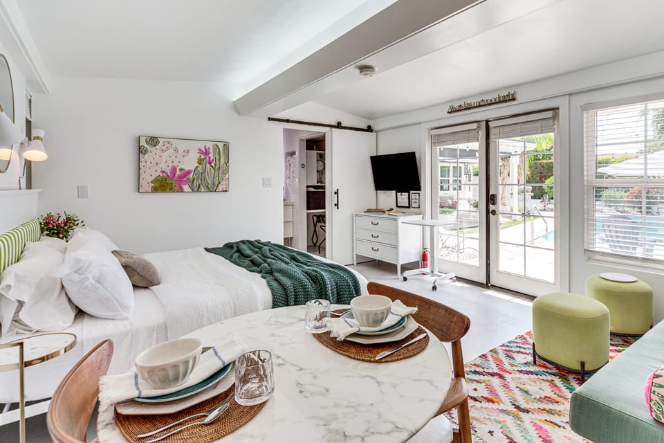 5 Blocks to El Paseo: Palm Desert Casita w/ Pool Apartment in Indian Wells