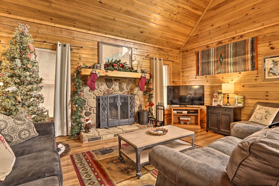 Smoky Mountains Cabin < 1 Mi to Douglas Lake House in Douglas Lake