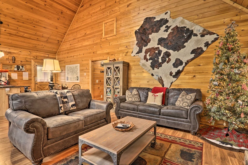 Smoky Mountains Cabin < 1 Mi to Douglas Lake House in Douglas Lake