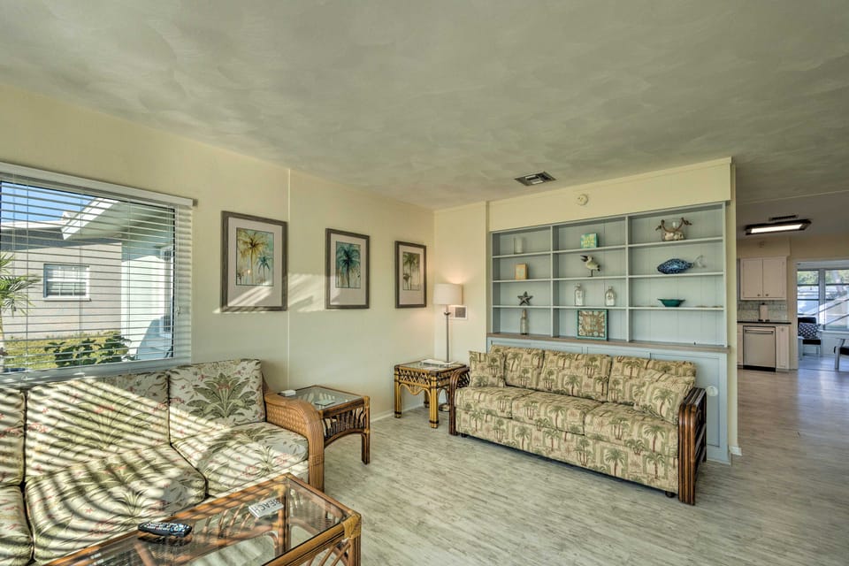 Venice Home w/ Fire Pit & Grill: 2 Mi to Beach! House in Venice