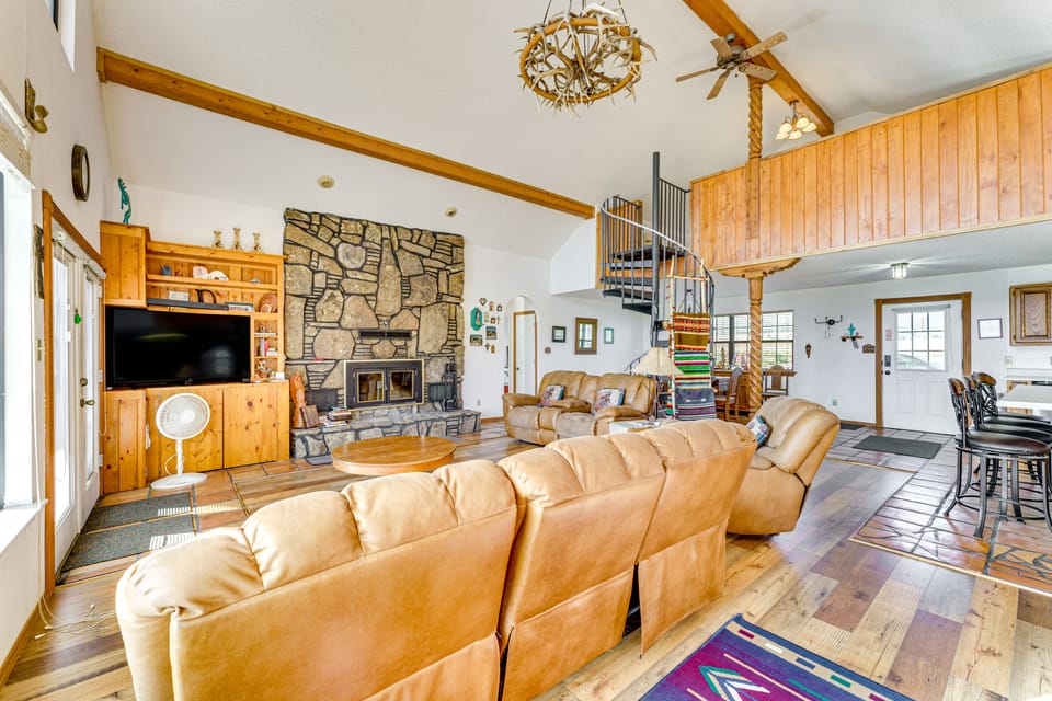 New Mexico Cabin Hideaway w/ Eagle Nest Lake Views House in New Mexico