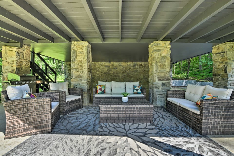 Maggie Valley ‘Creekside Chalet’ + Deck: Fish, Ski House in Maggie Valley