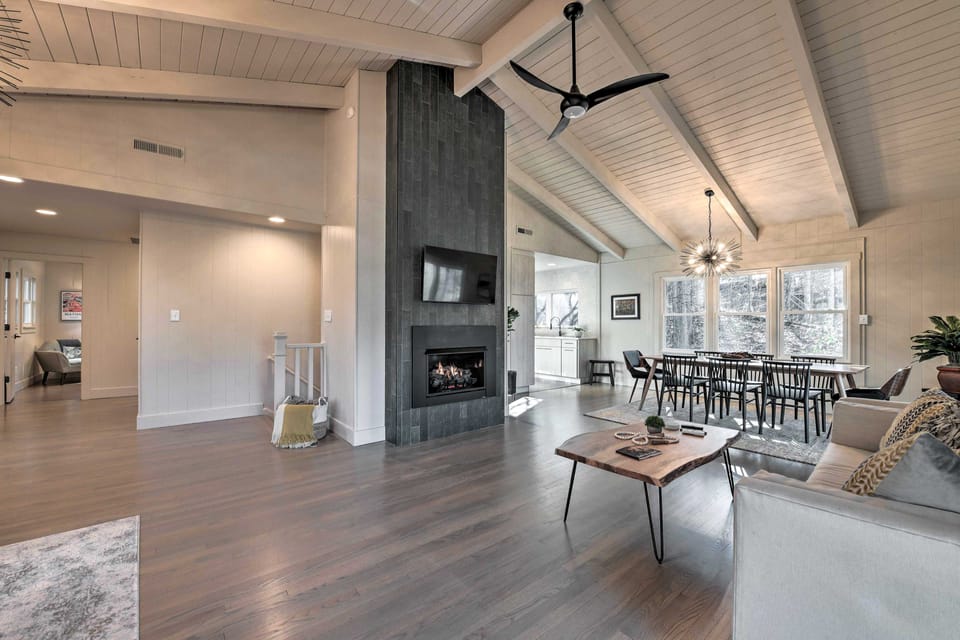 Maggie Valley ‘Creekside Chalet’ + Deck: Fish, Ski House in Maggie Valley