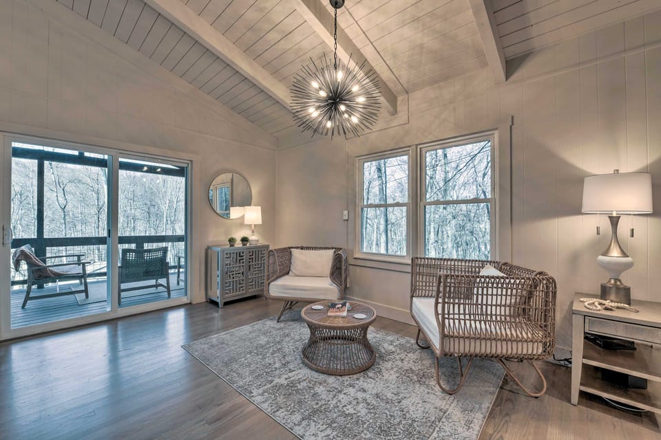 Maggie Valley ‘Creekside Chalet’ + Deck: Fish, Ski House in Maggie Valley