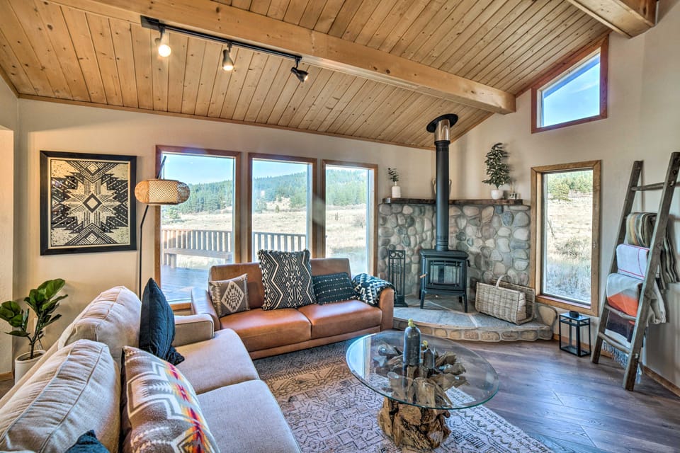 Angel Fire Mtn View Cabin w/ Hot Tub: 2 Mi to Ski Cottage in Angel Fire