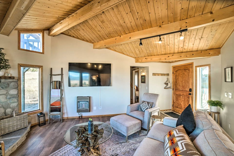 Angel Fire Mtn View Cabin w/ Hot Tub: 2 Mi to Ski Cottage in Angel Fire