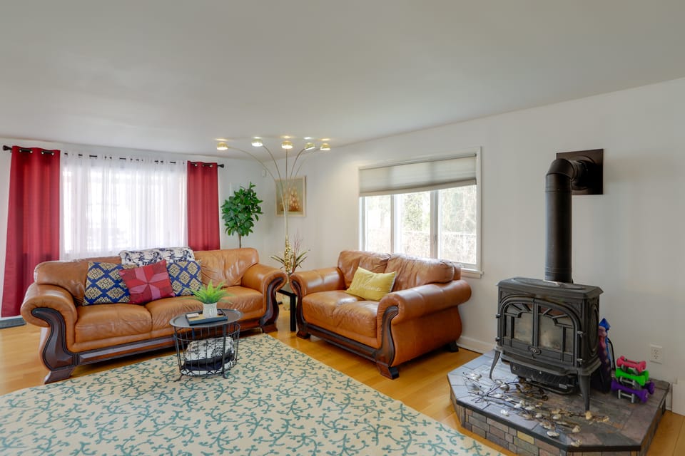 Spacious Lakefront House w/ Backyard Fire Pit House in Jerusalem Township