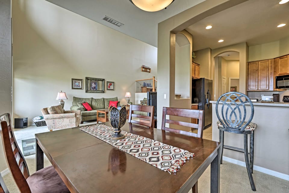 Golf Course View & Pool Access: Gold Canyon Gem Apartment in Gold Canyon
