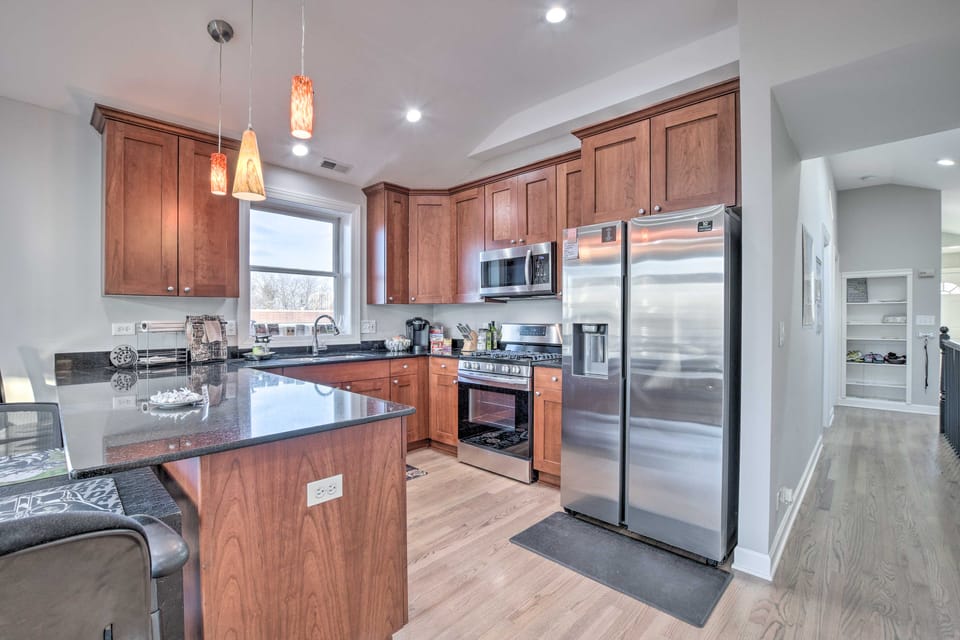 Chicago Condo w/ Balcony: Walk to CTA Stations! Apartment in Chicago