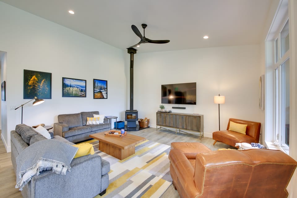 Elegant Priest Lake Townhome ~ 1 Mi From Lake Apartment in Priest Lake