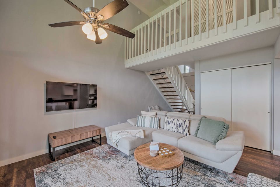 ‘Coastal Escape’ Condo w/ Pool, Near Beaches! Apartment in Princeville