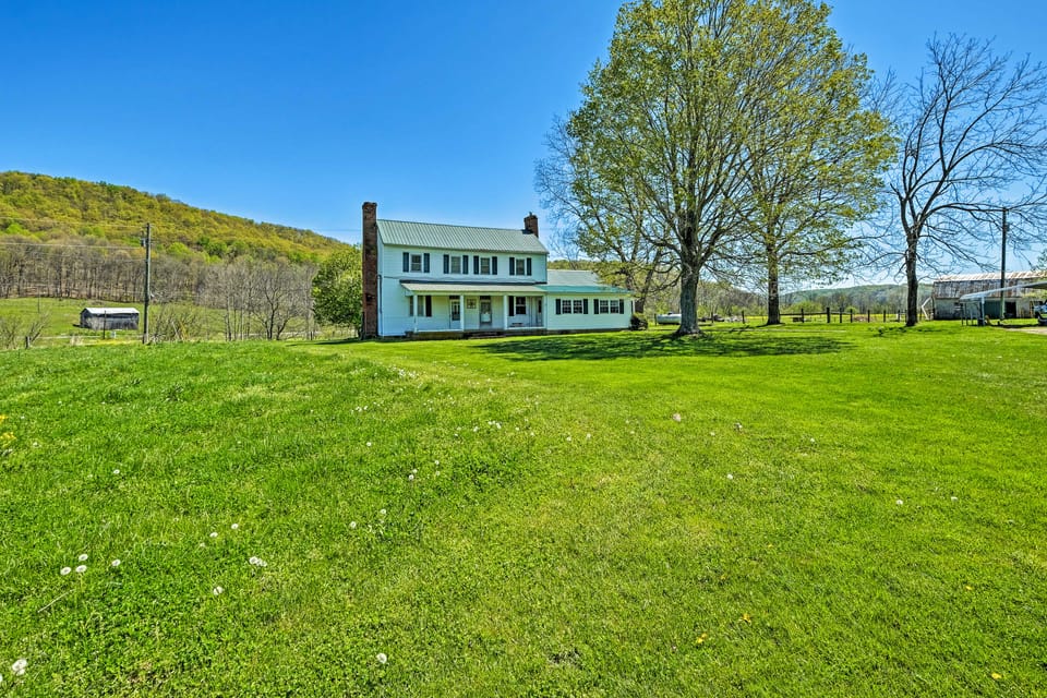 Renovated KY Farmhouse Retreat w/ Pasture Views! House in Kentucky