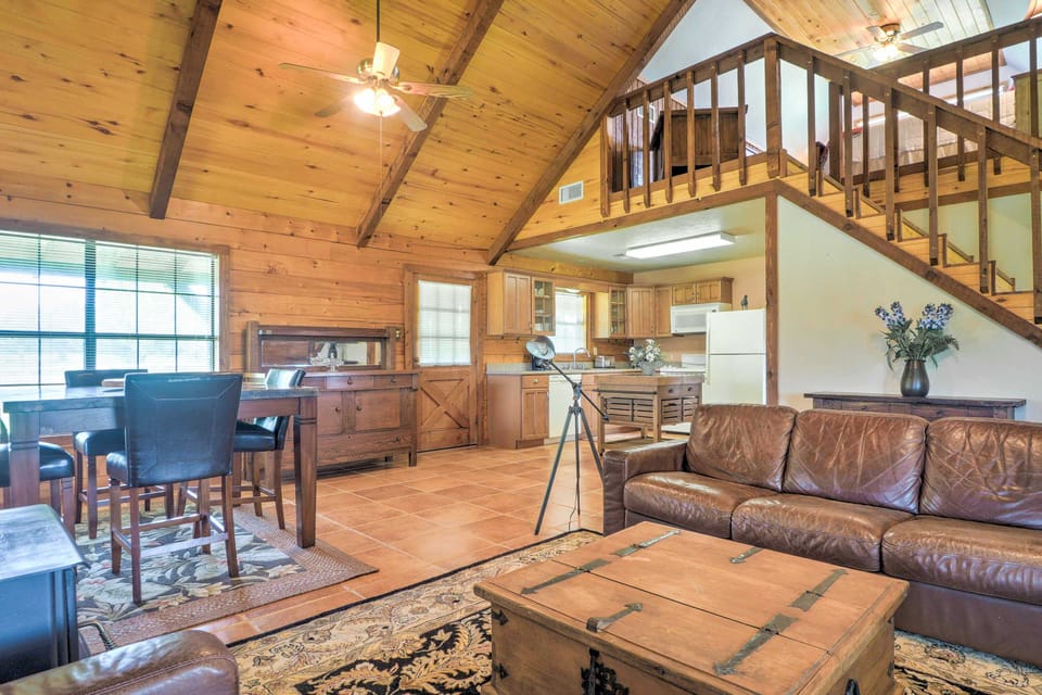 On Farm: Rustic Carmine Log Cabin w/ Porch! House in Texas