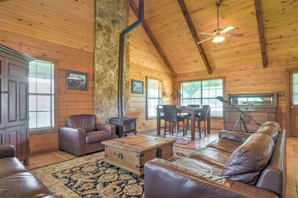 On Farm: Rustic Carmine Log Cabin w/ Porch! House in Texas