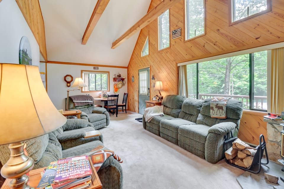 Lake Access & Decks: Pet-Friendly Poconos Cabin! House in Coolbaugh Township