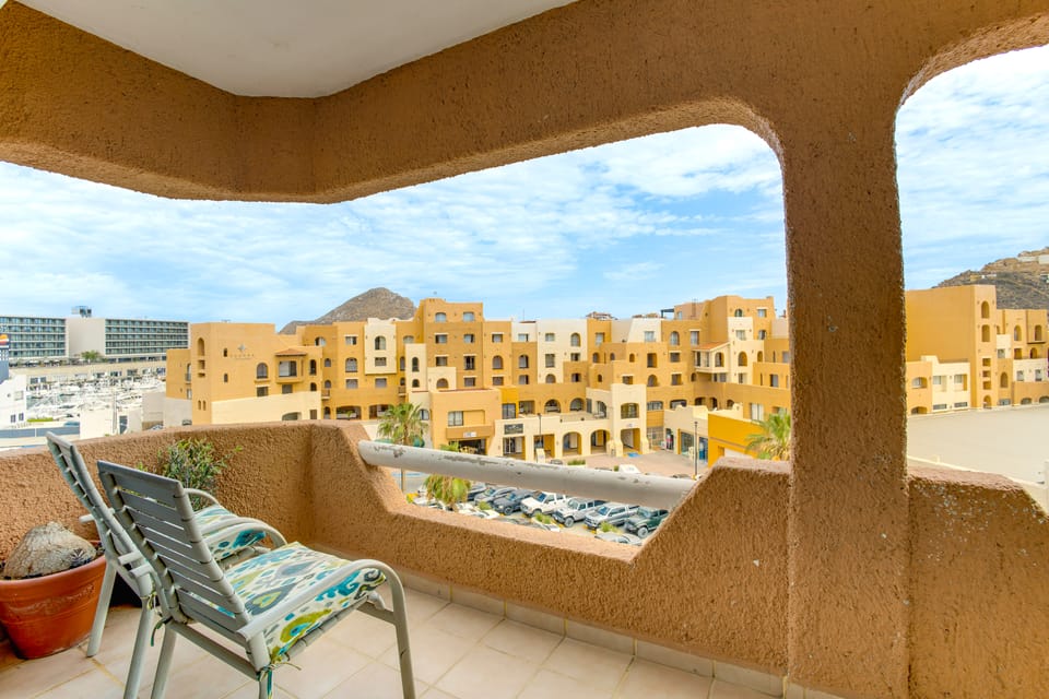 Condo in Plaza Nautica < 1 Mile to The Arch! Apartment in Cabo San Lucas