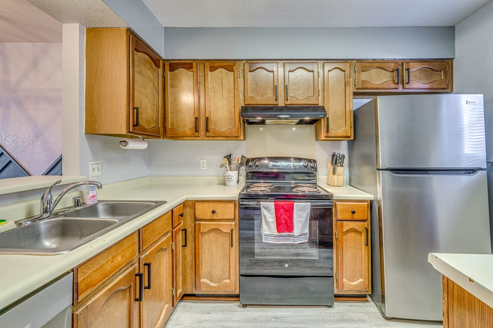 Hike, Golf & Explore: Ruidoso Retreat w/ Deck! Apartment in Ruidoso