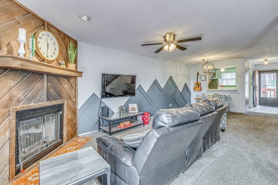 Hike, Golf & Explore: Ruidoso Retreat w/ Deck! Apartment in Ruidoso