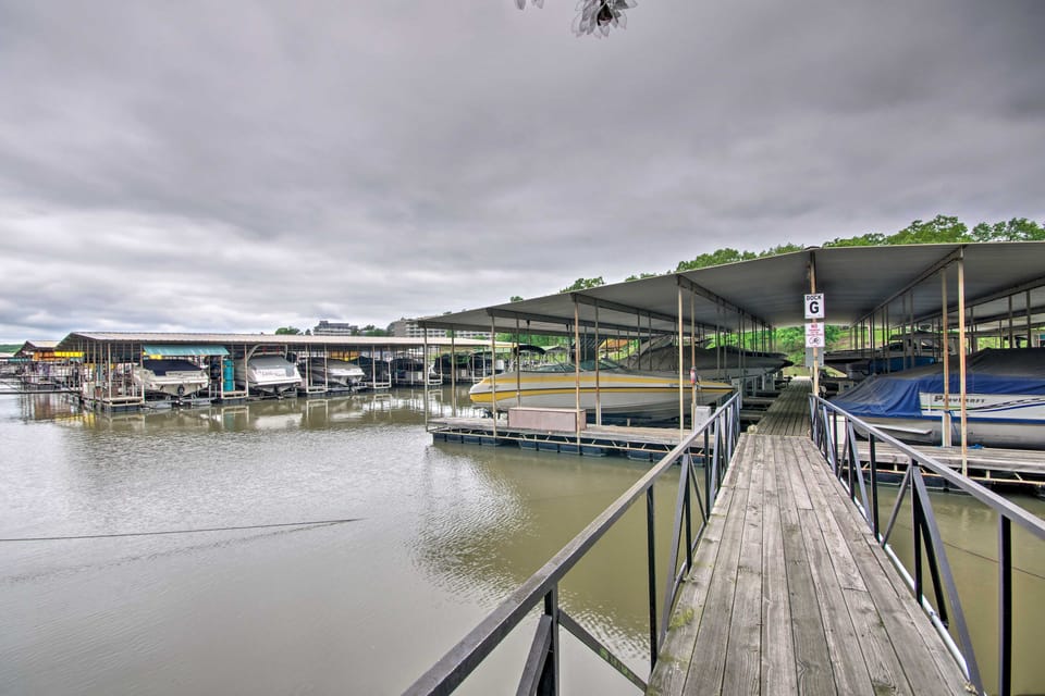 2 Mi to Margaritaville! Lake-View Retreat w/ Pool Apartment in Lake of the Ozarks
