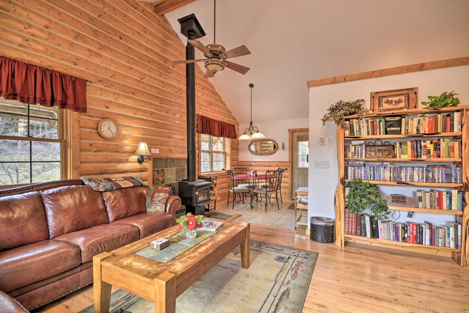 Fish, Hike, Views: Boulder Beauty 'Gil's' Cabin! House in Montana