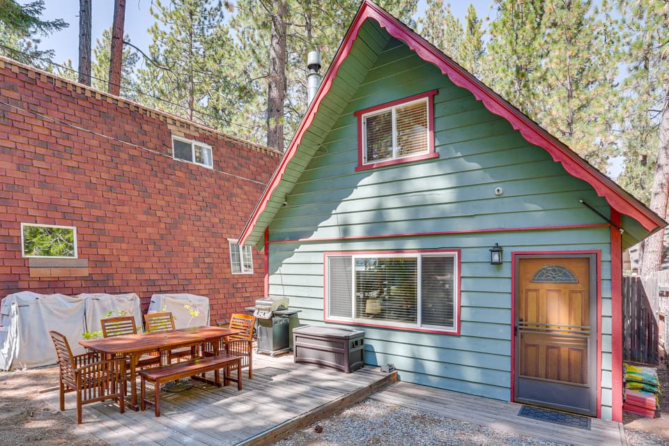 1 Mi to Snow Summit: Big Bear Lake Cabin! House in Big Bear