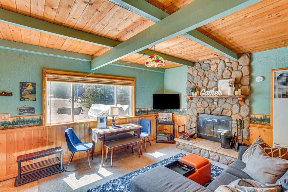 1 Mi to Snow Summit: Big Bear Lake Cabin! House in Big Bear