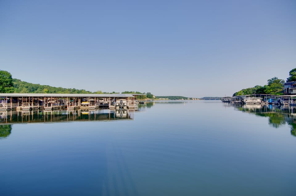 Pool & Lake Access! 3rd-Floor Osage Beach Retreat Apartment in Osage Beach