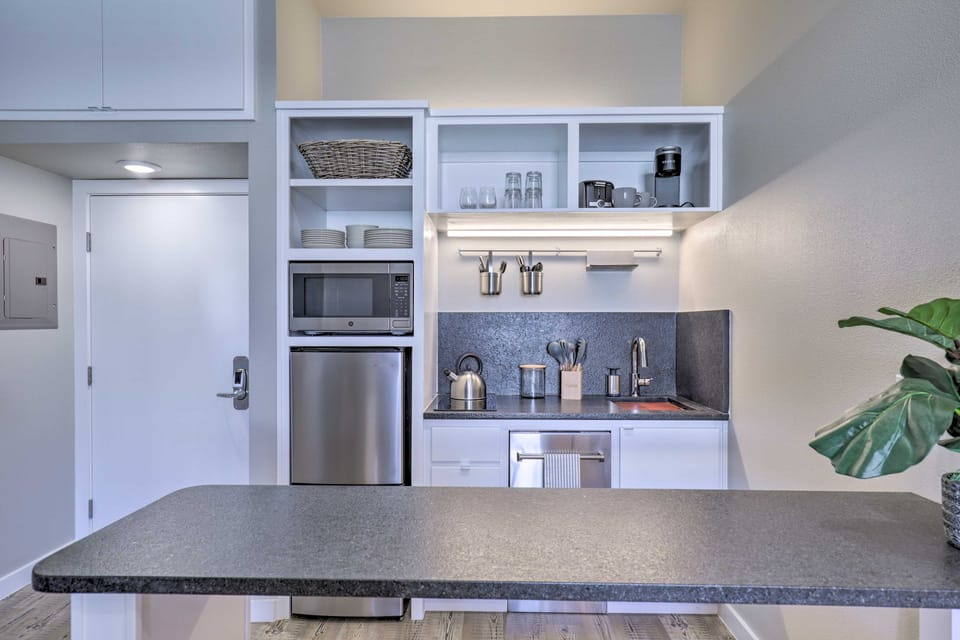 Centrally Located San Marcos Unit w/ Parking! Apartment in San Marcos