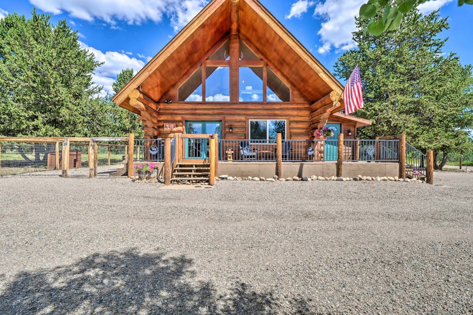 Chic Fairplay Cabin with Deck & Mountain Views! House in Park County