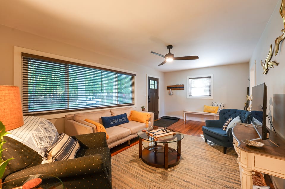 Walk to Beach: Lake Michigan Getaway! Cottage in Beachwood Bluffton